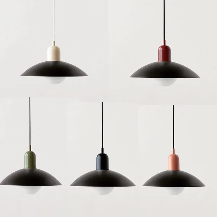Moderne pendellampe med tofarvet design og Bauhaus-metalskærm
