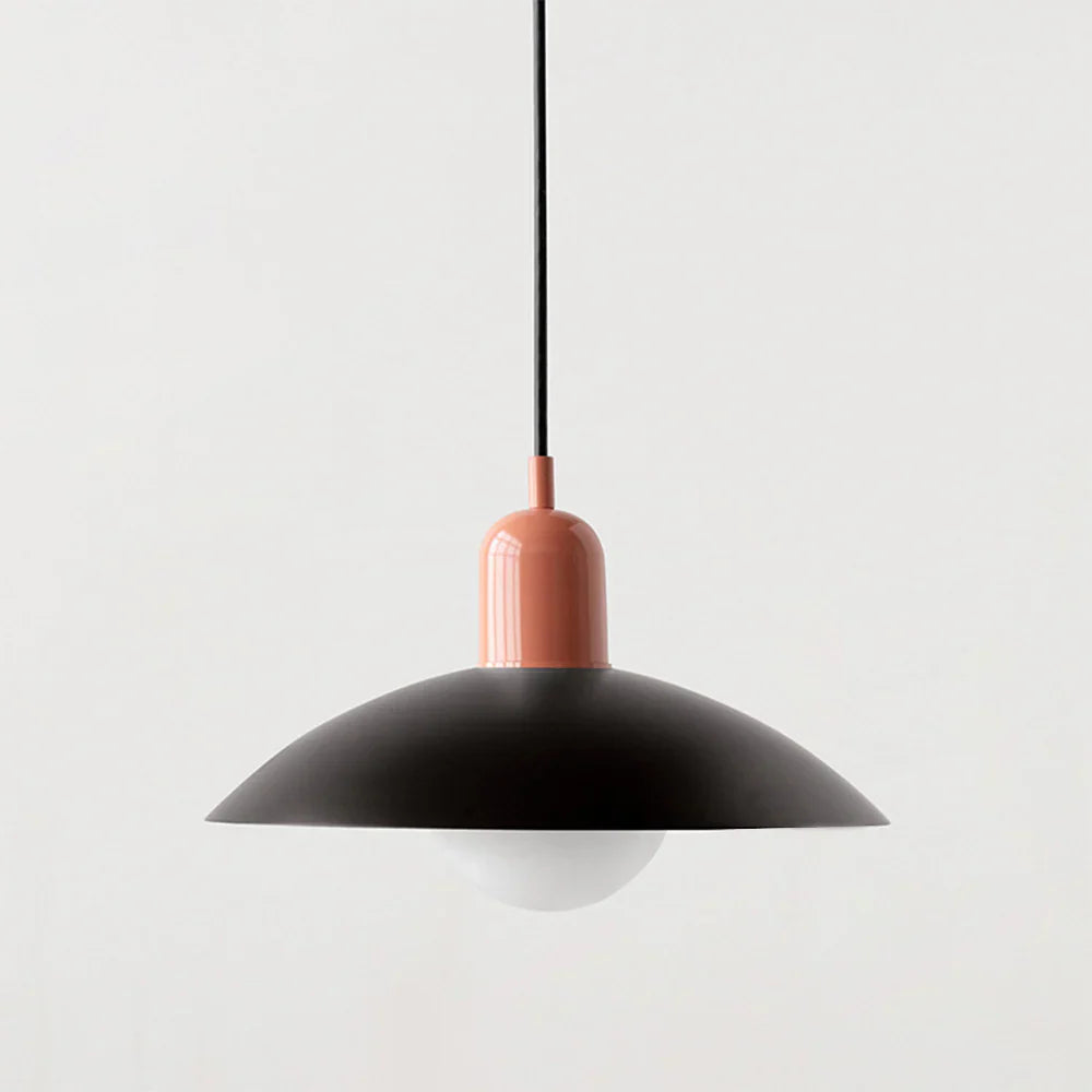 Moderne pendellampe med tofarvet design og Bauhaus-metalskærm