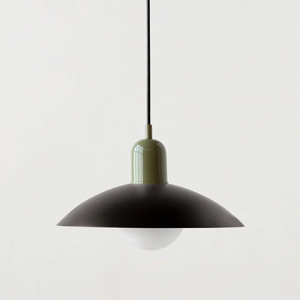 Moderne pendellampe med tofarvet design og Bauhaus-metalskærm