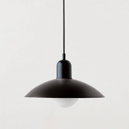 Moderne pendellampe med tofarvet design og Bauhaus-metalskærm