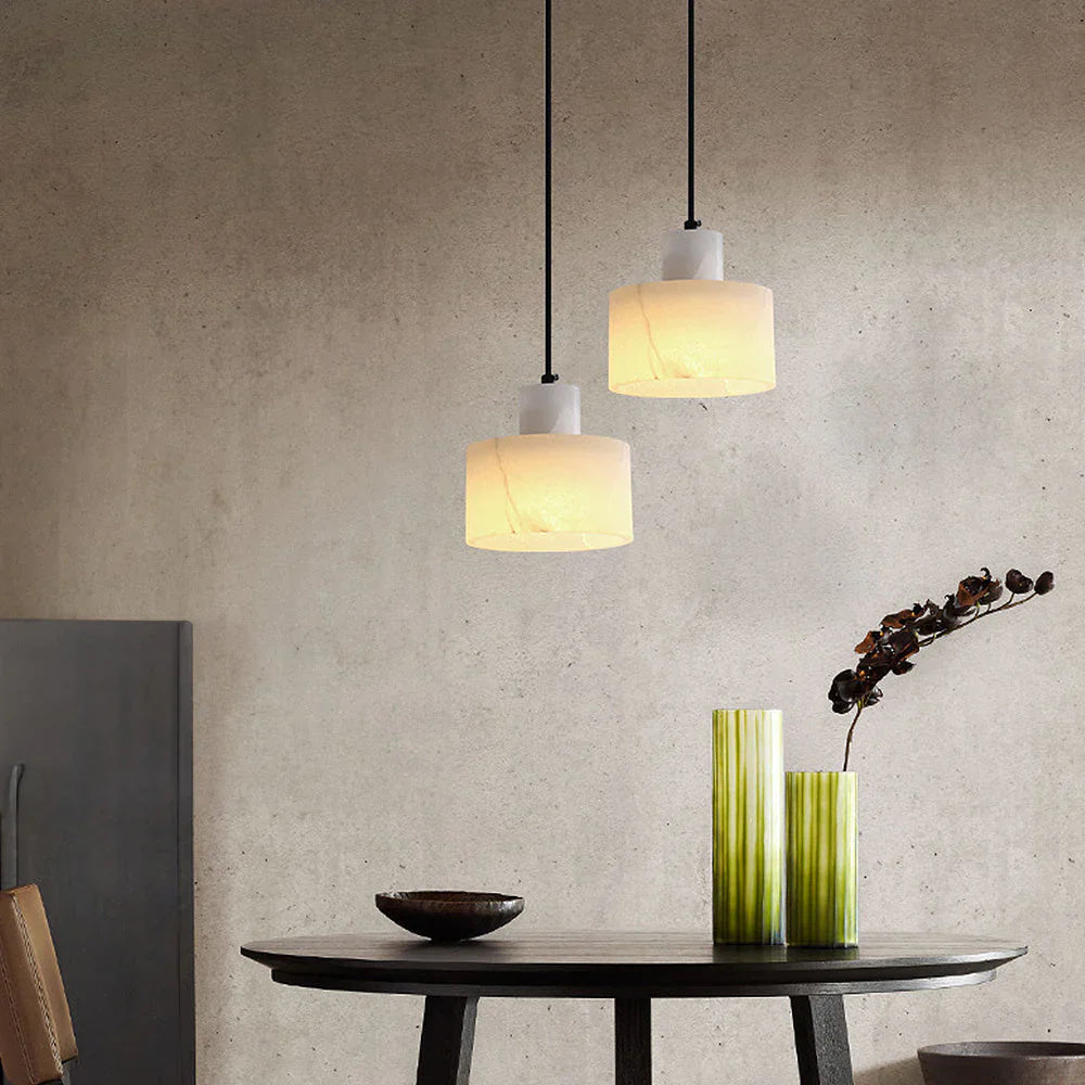 Pendellampe med Marmorkuppel – Minimalistisk Elegance