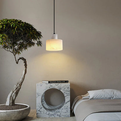 Pendellampe med Marmorkuppel – Minimalistisk Elegance