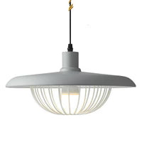 Industriel Pendellampe med Metalkuppel og Filigran Kurv