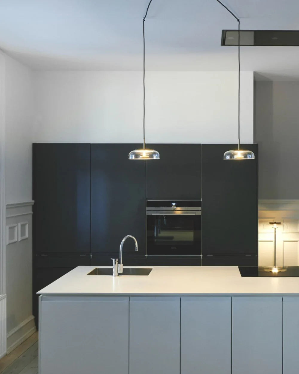 Moderne pendellampe med glasskærm