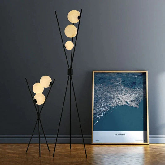Designer LED Gulvlampe med Månekugleskærme – Bord- og Gulvlampe på Trefod