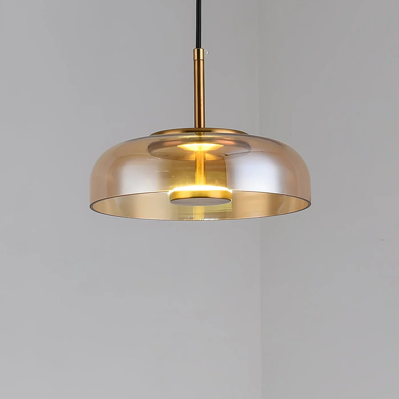 Moderne pendellampe med glasskærm