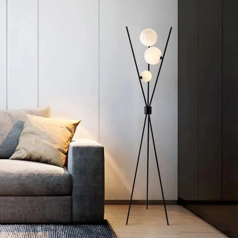 Designer LED Gulvlampe med Månekugleskærme – Bord- og Gulvlampe på Trefod