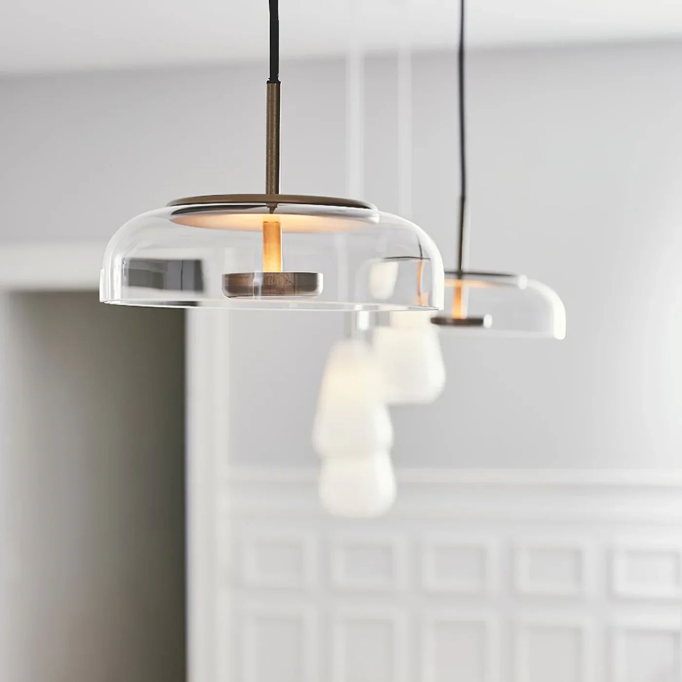Moderne pendellampe med glasskærm
