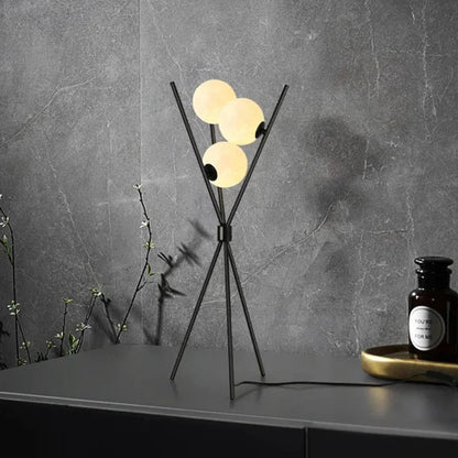 Designer LED Gulvlampe med Månekugleskærme – Bord- og Gulvlampe på Trefod