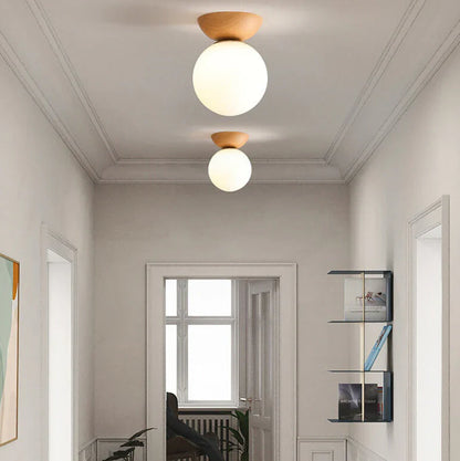 Moderne loftlampe i japansk stil med træbund – minimalistisk kugle