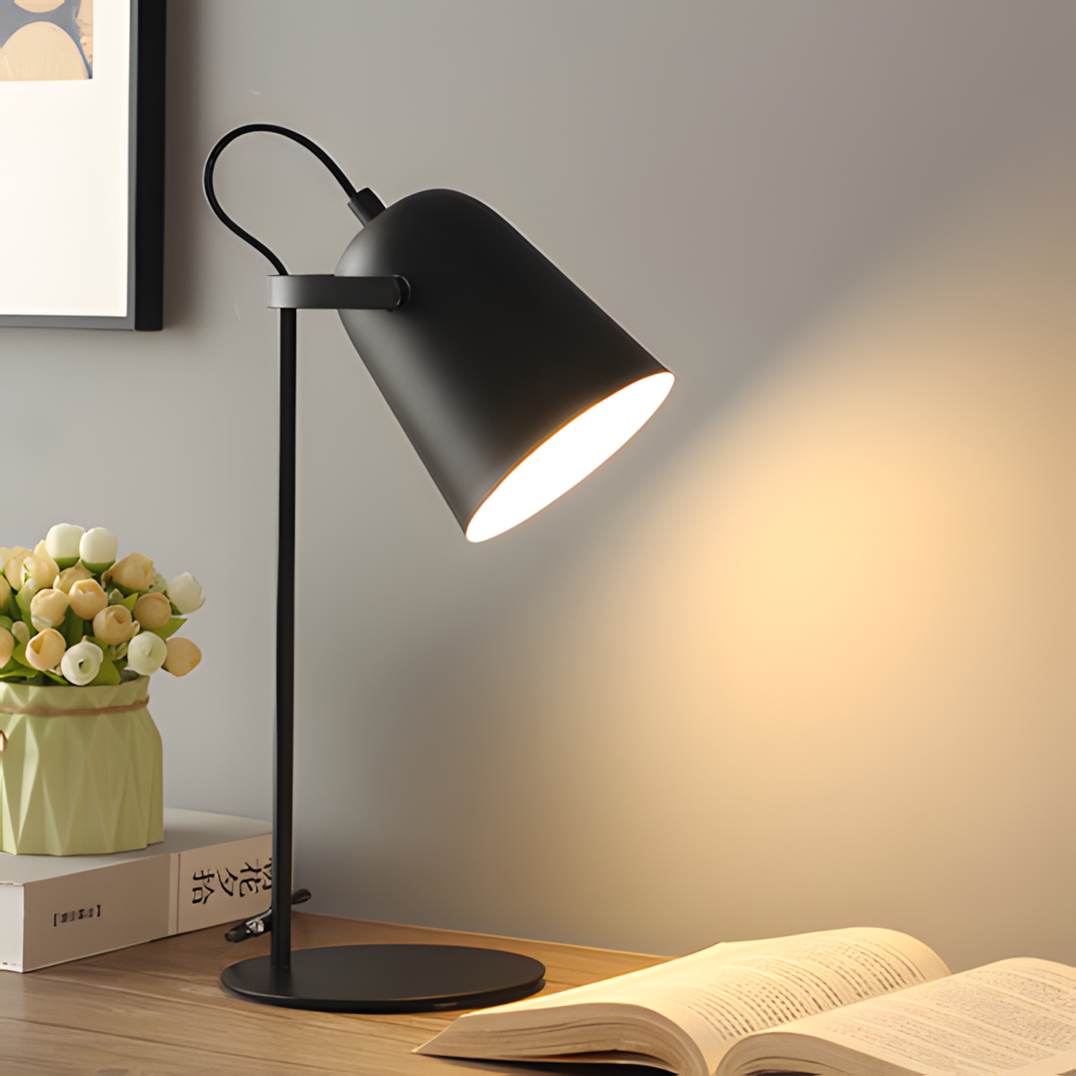 Moderne justerbar bordlampe i metal