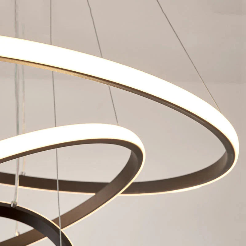 Moderne LED-pendellampe med 3D-ringe