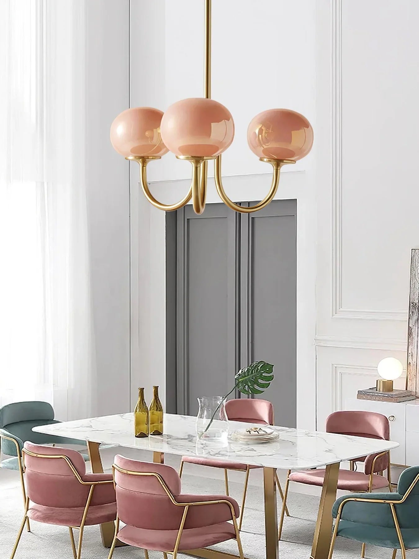 Lysekrone i retro glamour-stil med kugleformede skærme