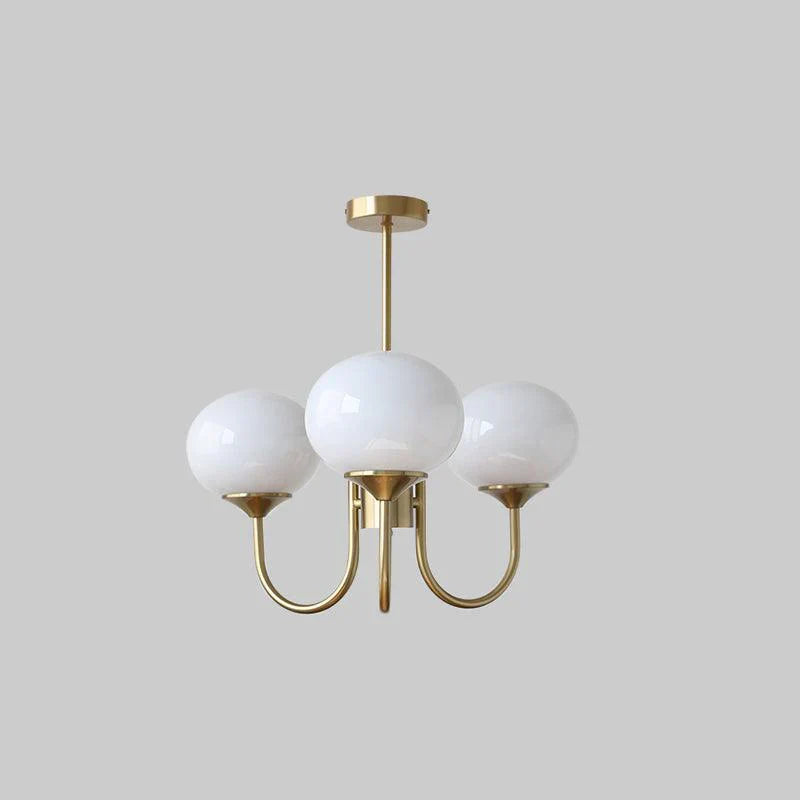Lysekrone i retro glamour-stil med kugleformede skærme