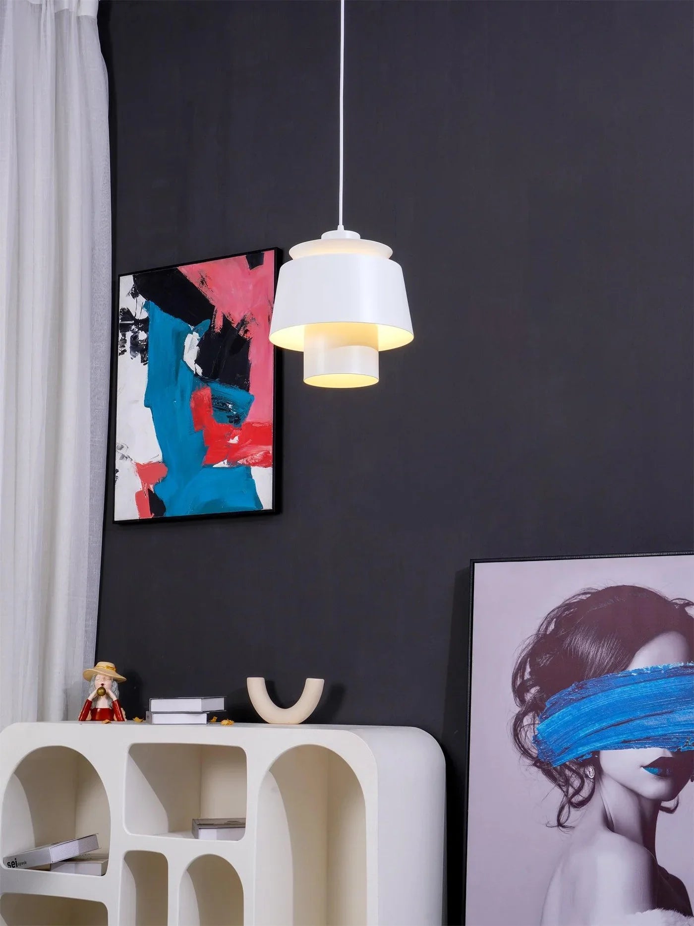 Moderne pendellampe med metalskærm