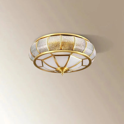 Klassisk loftlampe i retrostil med glas og messing
