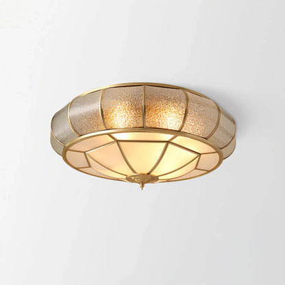 Klassisk loftlampe i retrostil med glas og messing