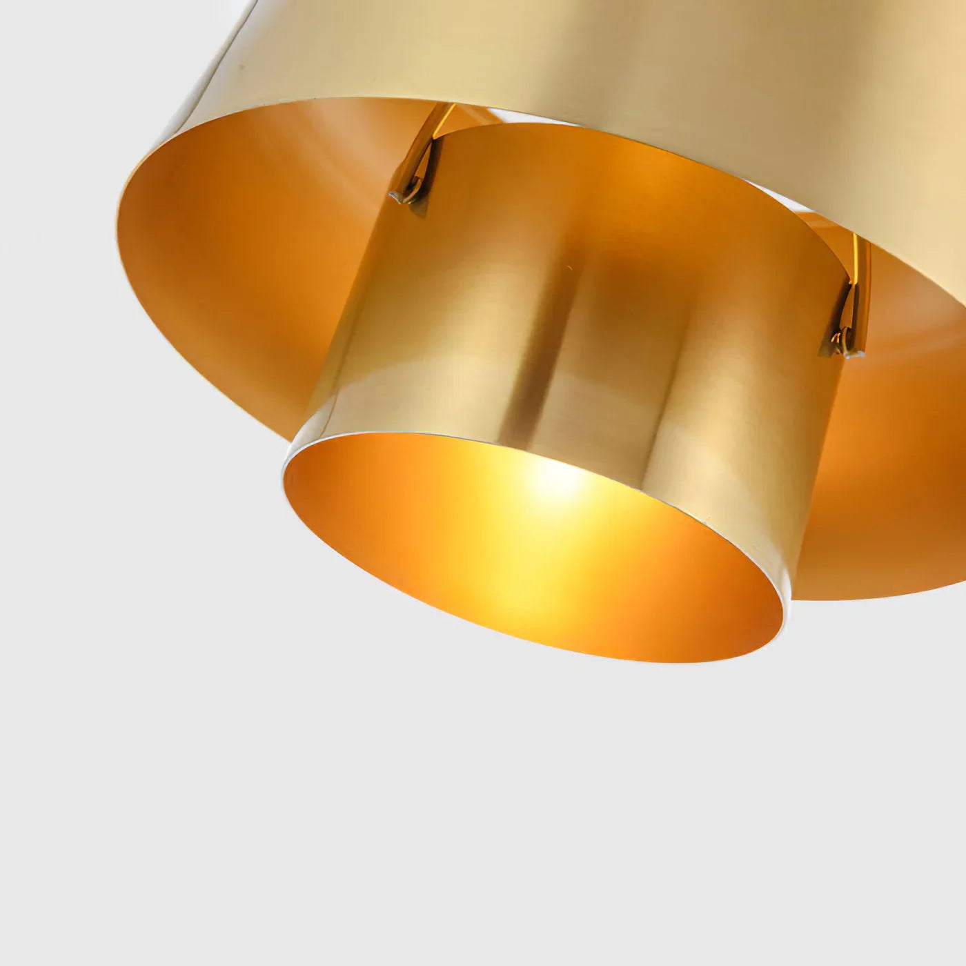 Moderne pendellampe med metalskærm