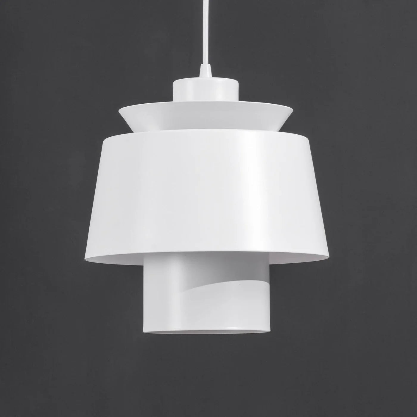 Moderne pendellampe med metalskærm