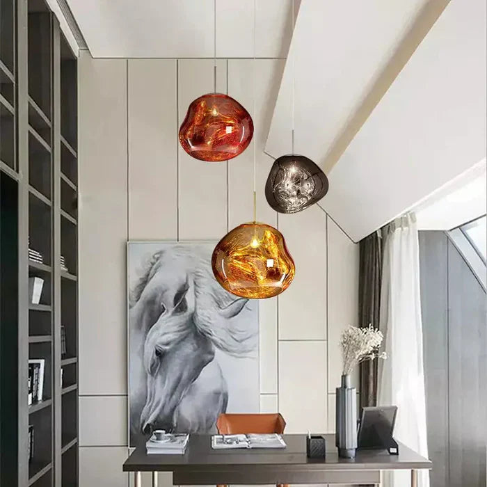 Designerpendellampe med smeltet kugle-design