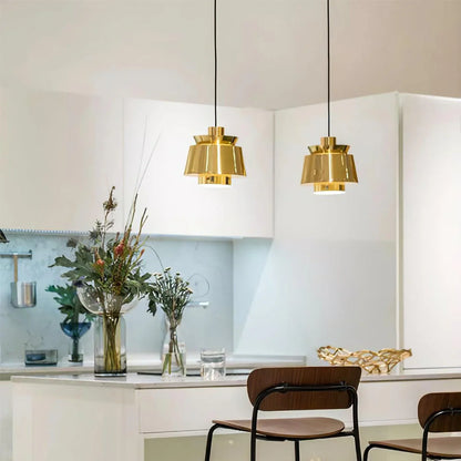 Moderne pendellampe med metalskærm