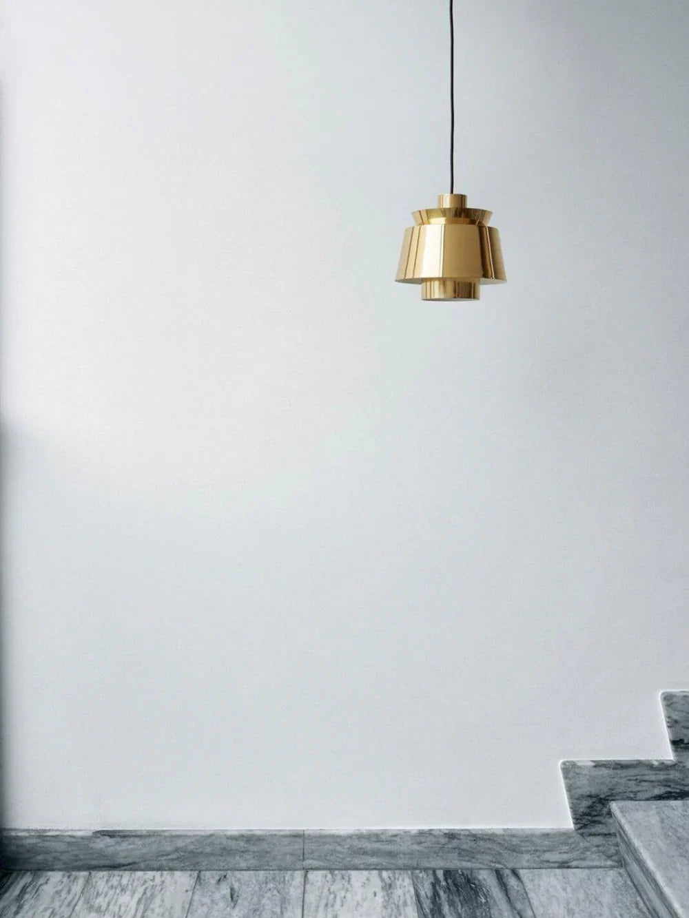 Moderne pendellampe med metalskærm