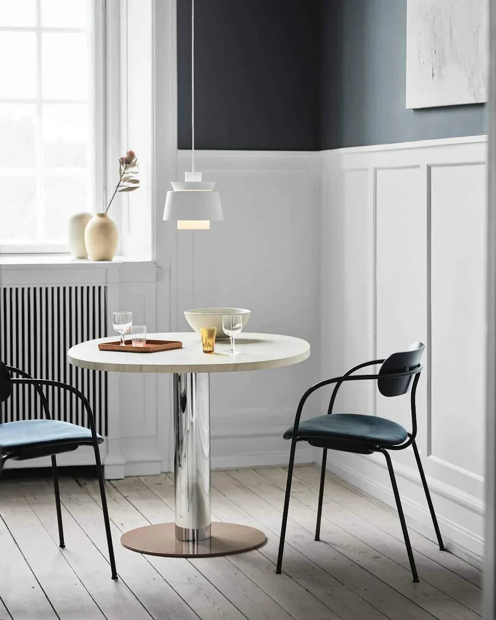 Moderne pendellampe med metalskærm