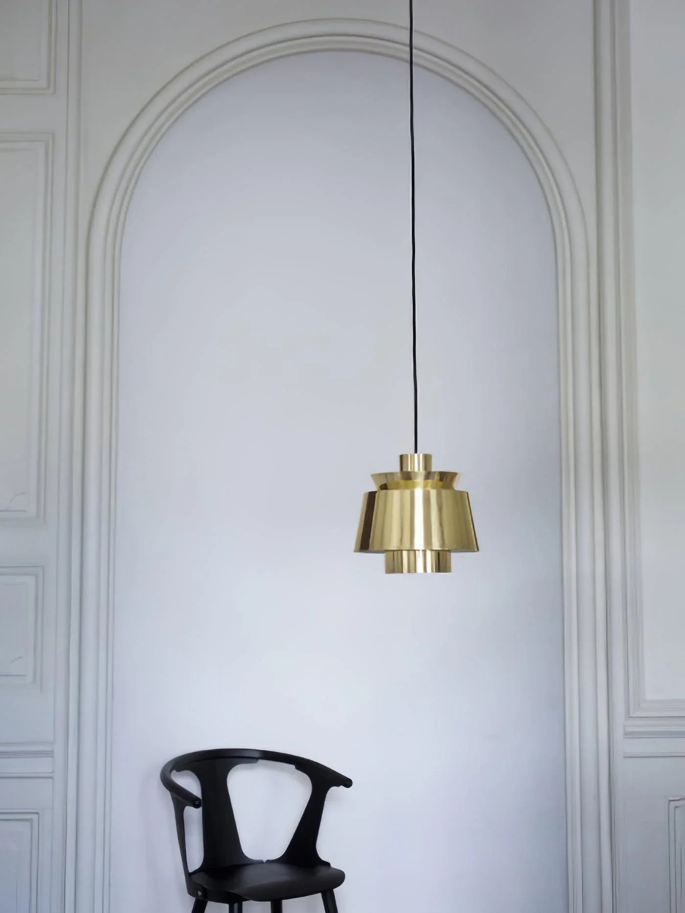Moderne pendellampe med metalskærm