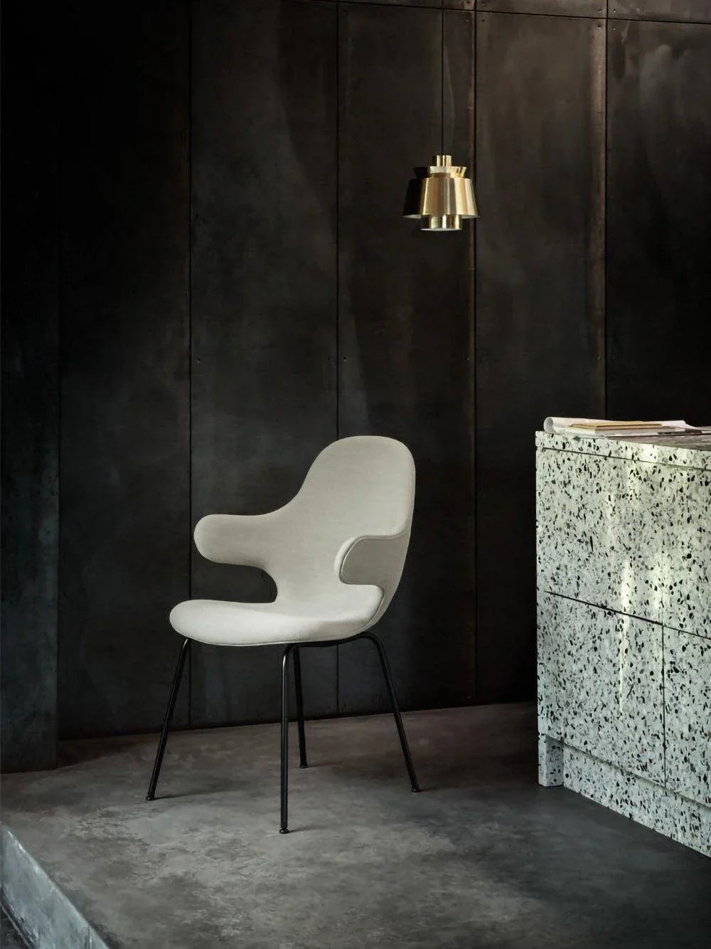Moderne pendellampe med metalskærm