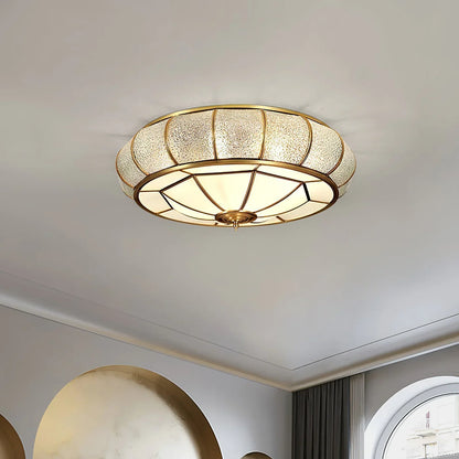 Klassisk loftlampe i retrostil med glas og messing
