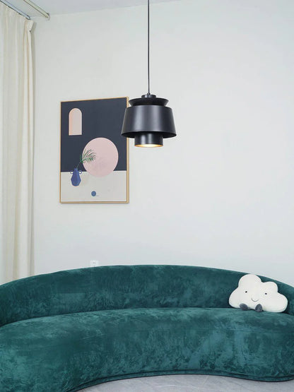Moderne pendellampe med metalskærm