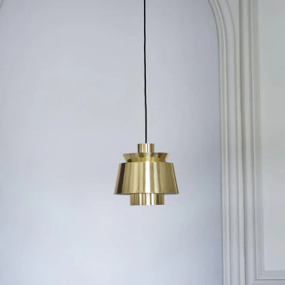 Moderne pendellampe med metalskærm