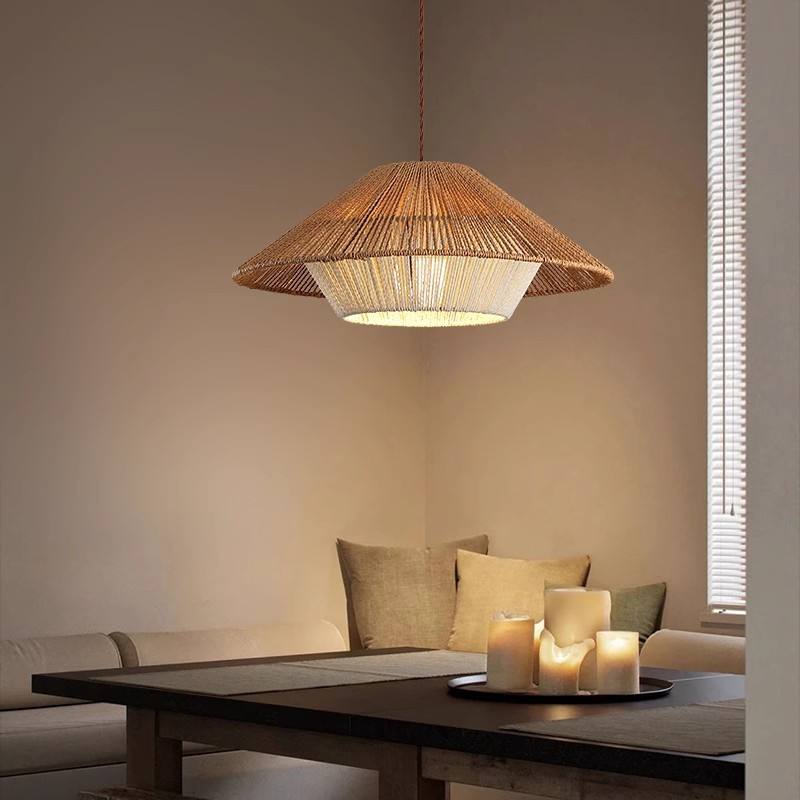 Flettet rattan pendellampe i japandi boho-stil