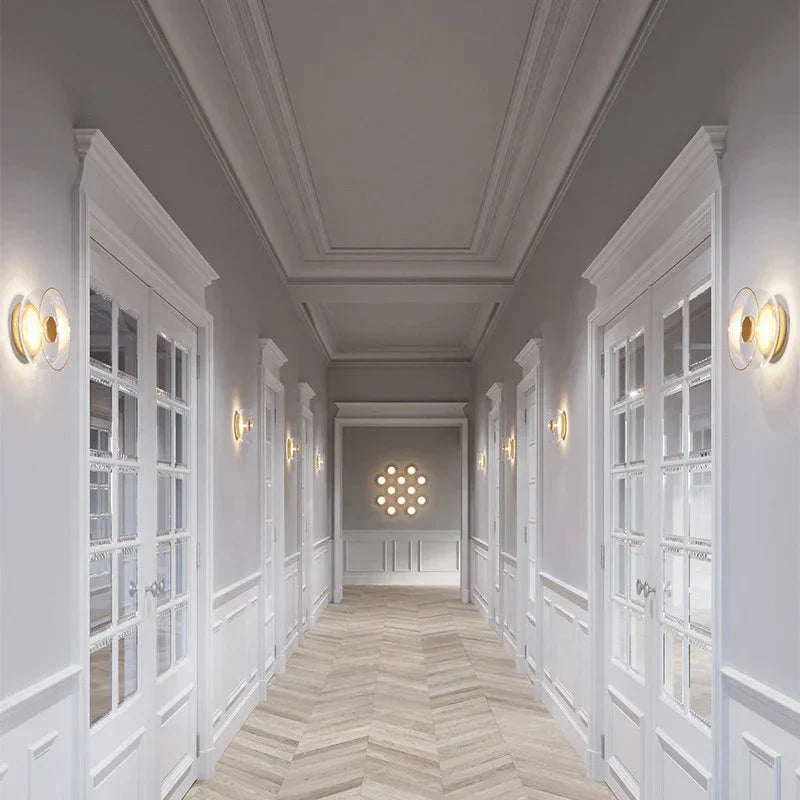 Moderne væglampe med rund glasskærm