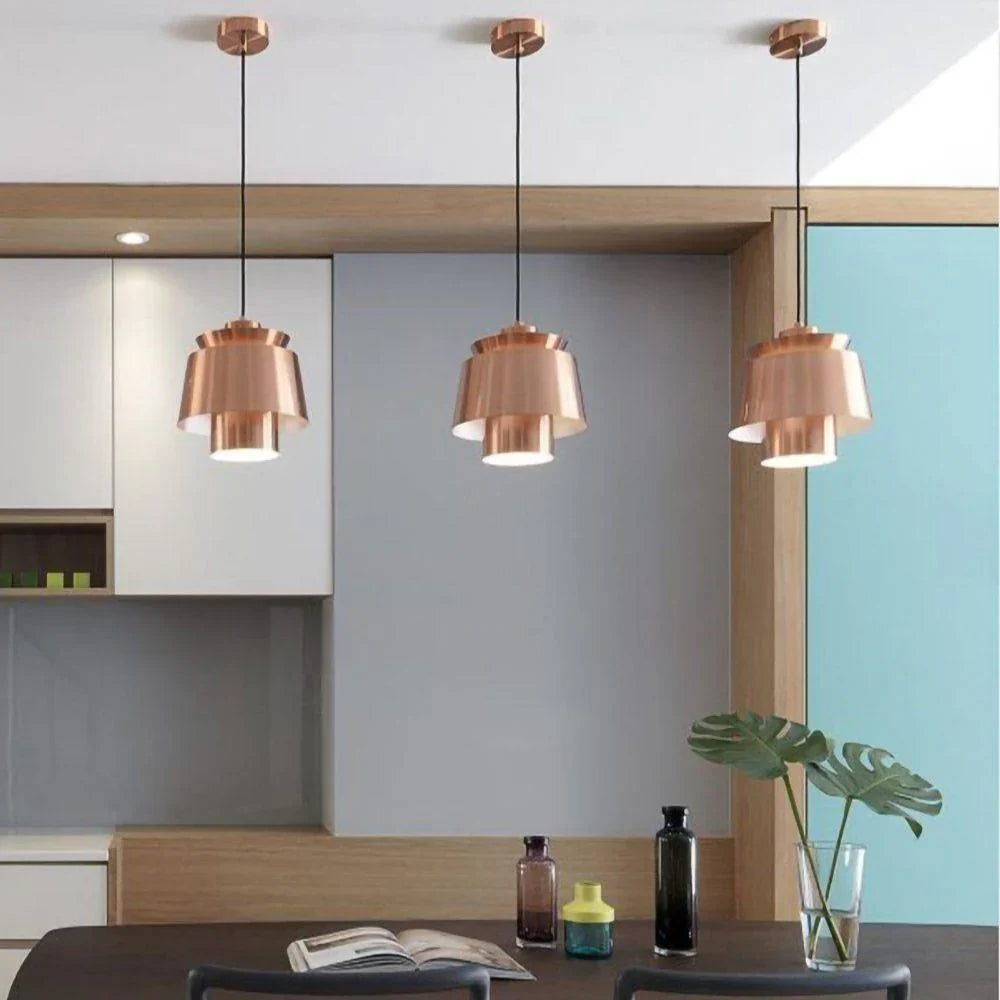 Moderne pendellampe med metalskærm