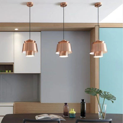 Moderne pendellampe med metalskærm