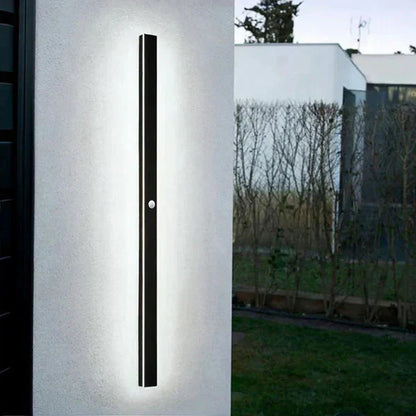 Moderne vertikal LED-væglampe til facade