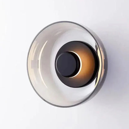 Moderne væglampe med rund glasskærm
