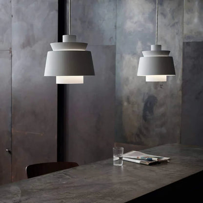 Moderne pendellampe med metalskærm