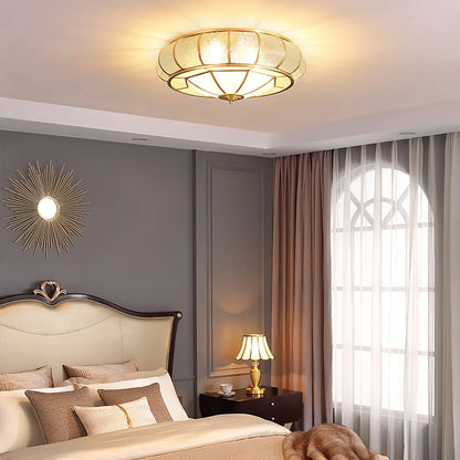 Klassisk loftlampe i retrostil med glas og messing