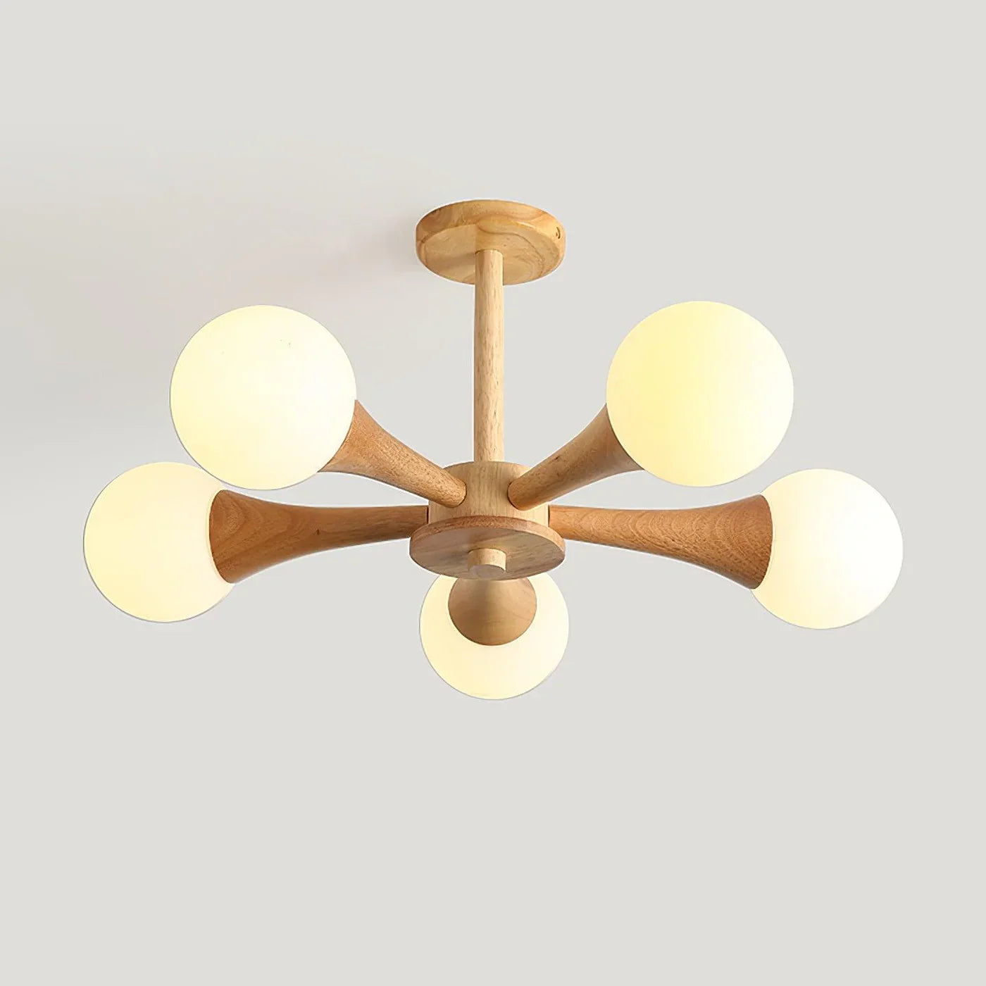 Moderne loftlampe med træarme og kugleformede skærme