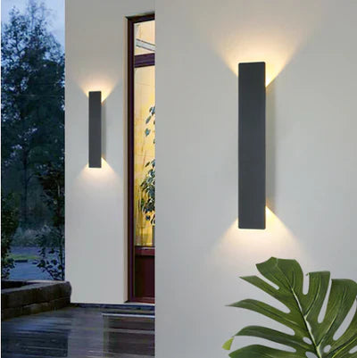 Moderne udendørs væglampe med LED op/ned-lys, IP65 vandtæt, vertikal design