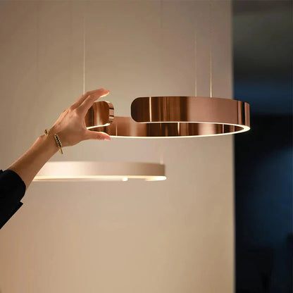 Moderne LED-lysekrone med ringform – elegant rund loftlampe