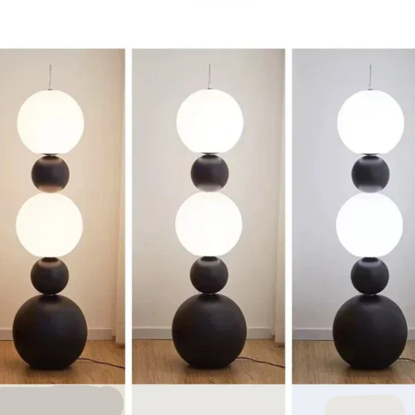 Moderne gulvlampe med kugledesign