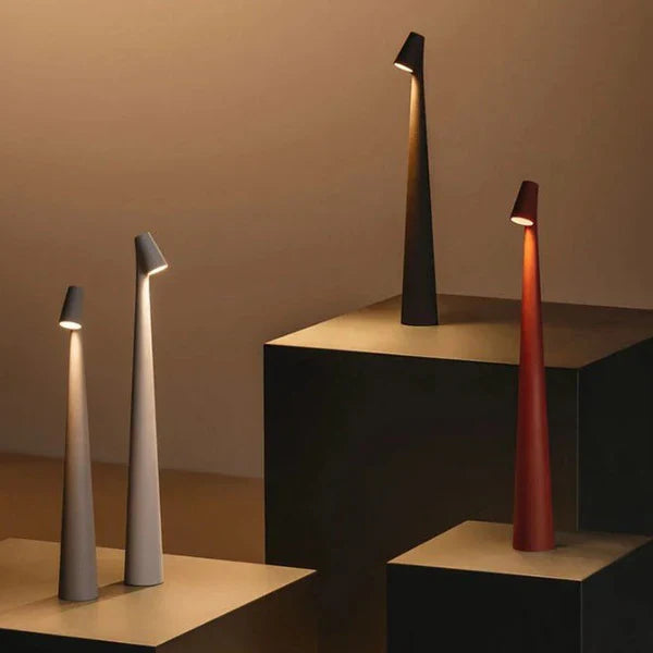 Elegant LED bordlampe med slank moderne design og touch-kontakt
