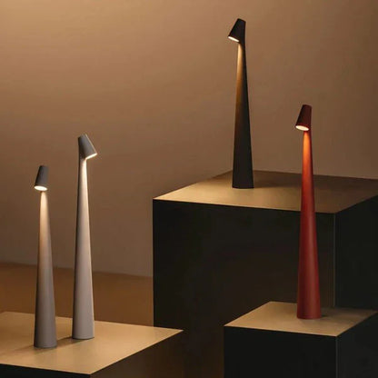 Elegant LED bordlampe med slank moderne design og touch-kontakt