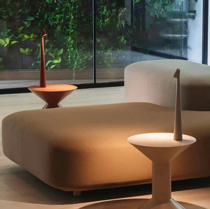 Elegant LED bordlampe med slank moderne design og touch-kontakt