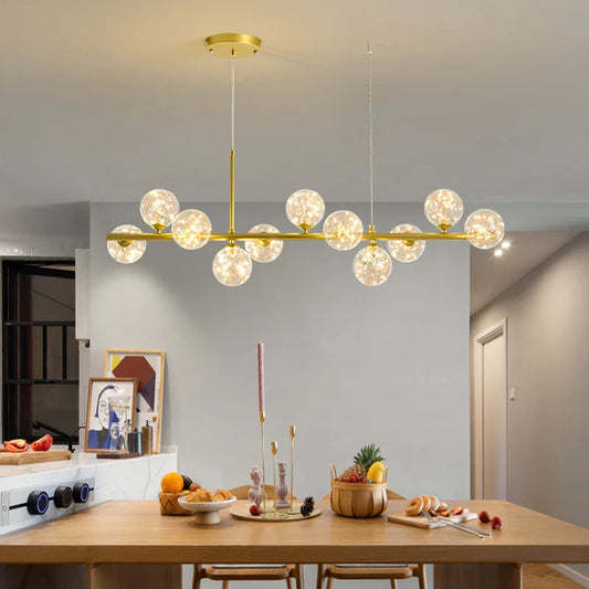 Moderne pendellampe med kugleformede skærme – elegant belysning til spisebord eller køkkenø