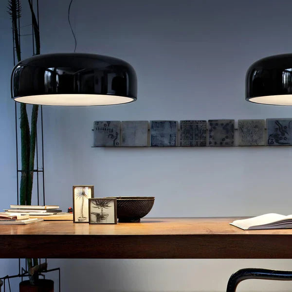 Moderne LED-pendellampe i diskform