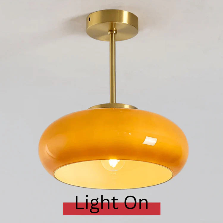 Elegant loftlampe med orange glasskærm i vintage stil